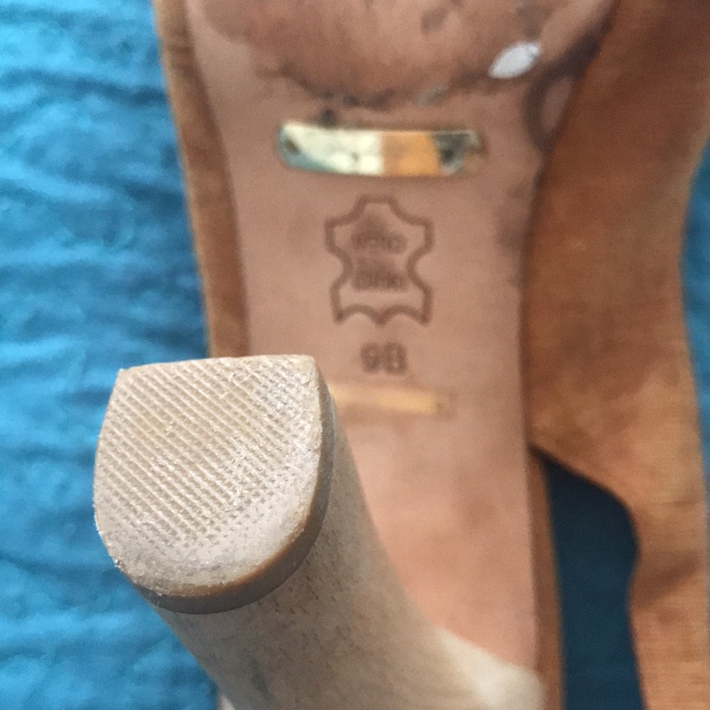A.B.S Schwartz heels mustard 4.5 heels - Picture 2 of 4